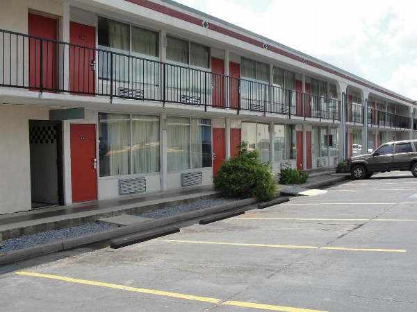 Budget Inn image 1