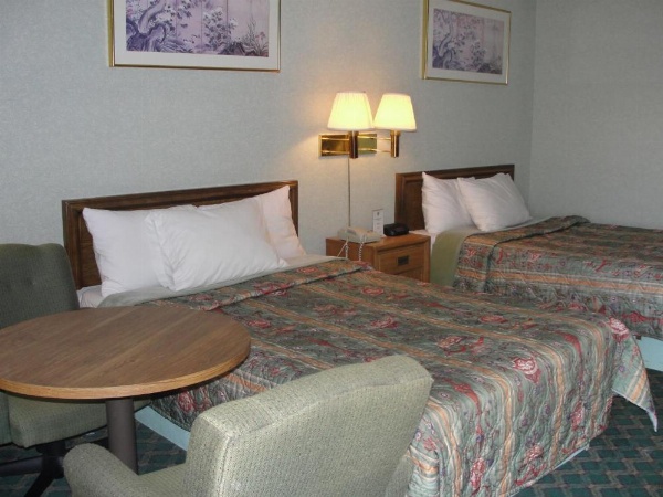 Budget Inn image 9