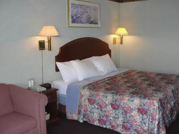 Budget Inn 6