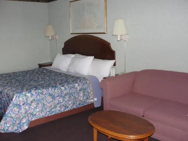 Budget Inn 7
